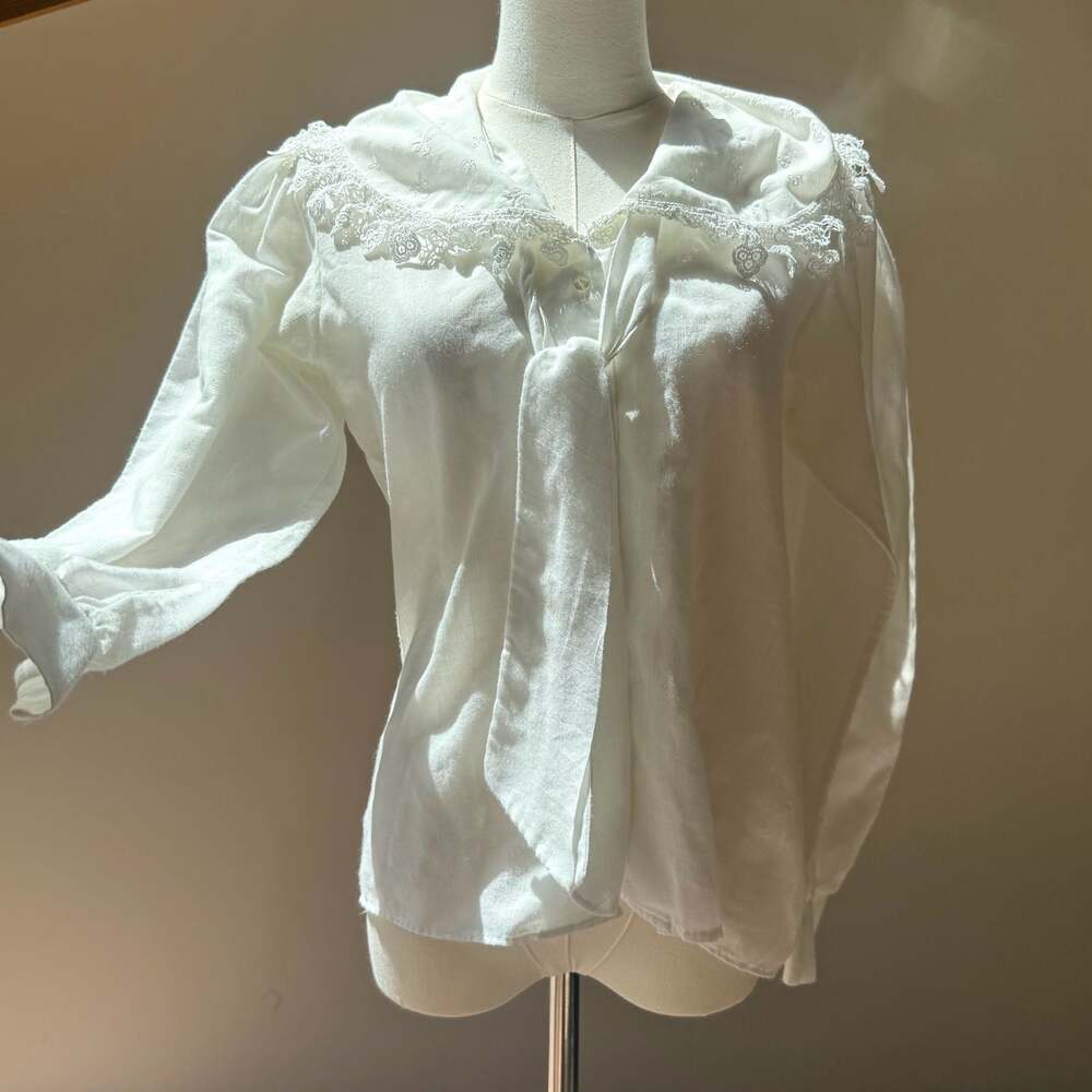 Vintage Lisa Evans 1980s White Linen Lace Collar Blouse with Puff Sleeves